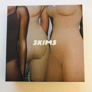 SKIMS OPEN BUST BODY CONTOUR BODYSUIT SIZE S/M